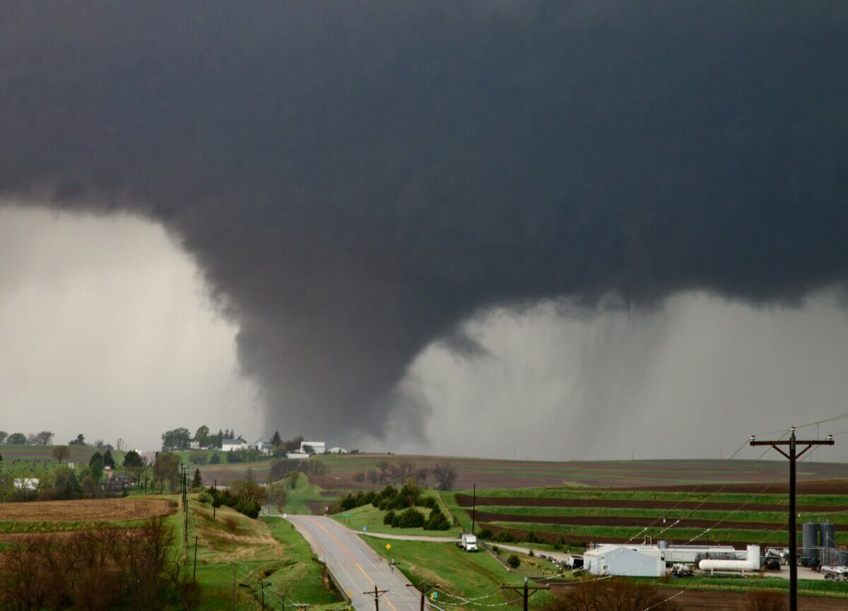 Huge tornado near Omaha
